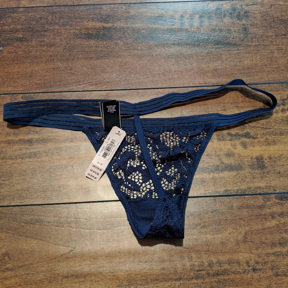 Victoria's Secret thong bundle NWT - Picture 7 of 7